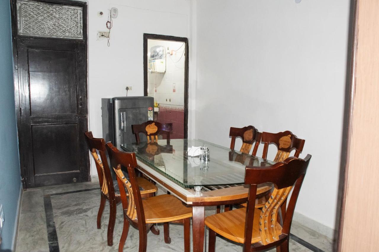 Lovely And Spacious 2Bhk With Free Parking In Premises New Delhi Exterior photo