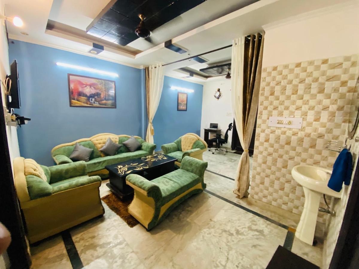 Lovely And Spacious 2Bhk With Free Parking In Premises New Delhi Exterior photo